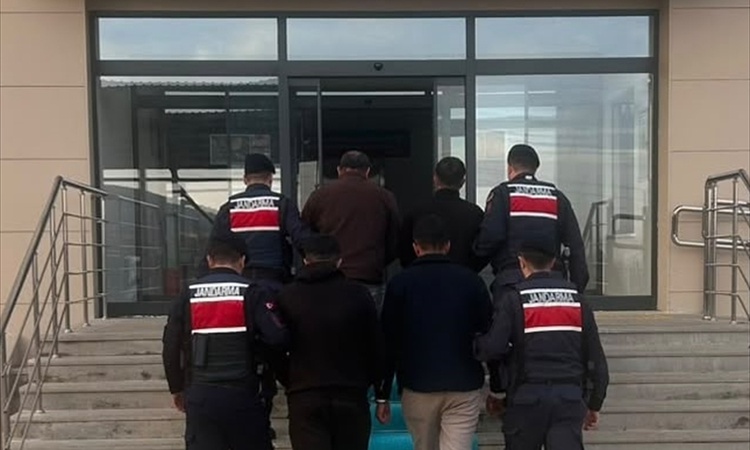 Ayrıntılar Netleşti: Kırıkkale Bahşılı'da 6 bin 953 sentetik hap ele geçirildi, 4 zanlı hakkında tutuklama kar