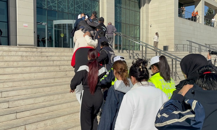 Ayrıntılar Netleşti: Kırıkkale'de uyuşturucu ve fuhuş operasyonunda 40 zanlıdan 35'i yakalanarak gözaltına sev