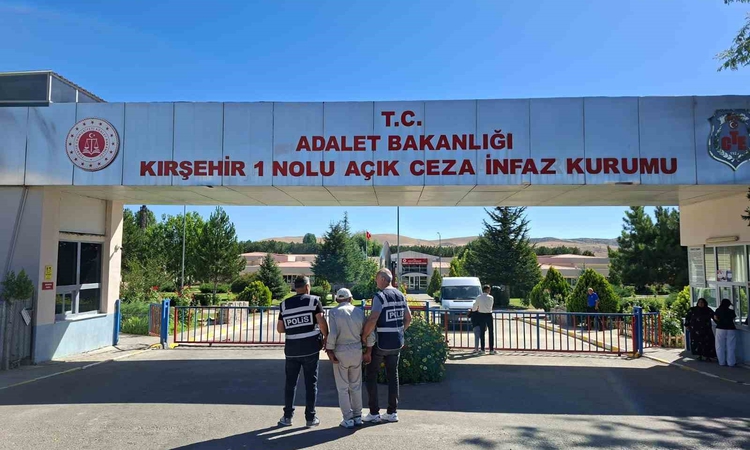 Ayrıntılar Netleşti: Kırşehir'de 28 yıl 1 ay 14 gün hapis cezası bulunan şahıs polis tarafından yakalandı | İş