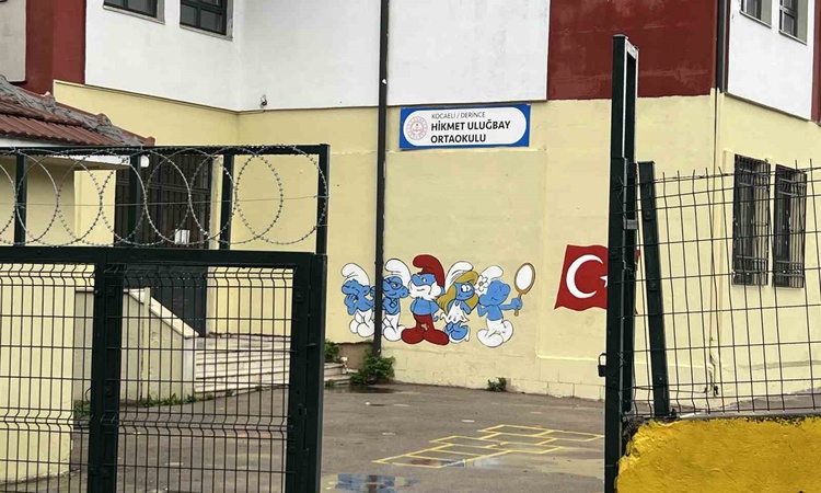 Ayrıntılar Netleşti: Kocaeli Derince'deki ortaokulda tavan sıvaları gerileme kaydetti, 3 öğrenci yaralandı: Ge