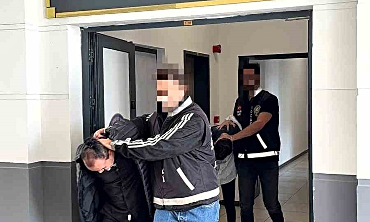 Ayrıntılar Netleşti: Kocaeli'de iş görüşmesi bahanesiyle 3 kişiyi dolandıran 2 şüpheli hakkında tutuklama kara