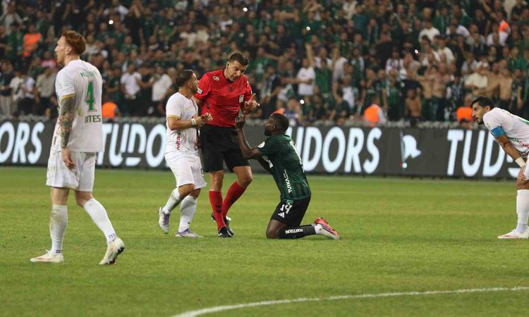 Ayrıntılar Netleşti: Kocaelispor İlk Yarıda Önde: 2. Hafta Mücadelesi: Gelişmeler Takip Ediliyor