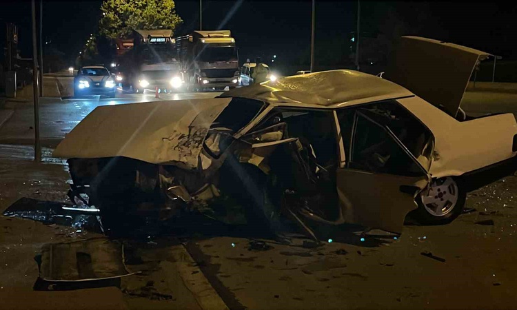 Ayrıntılar Netleşti: Konya Meram'da iki otomobil çarpıştı, 5 yaralı Konya Şehir Hastanesi'ne kaldırıldı: Geliş