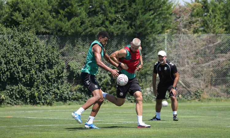 Ayrıntılar Netleşti: Konyaspor, Kocaelispor Maçı Hazırlıklarına Tek Antrenmanla Devam Etti