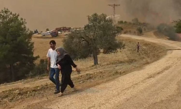 Ayrıntılar Netleşti: Kozan'da 2 ayrı noktada orman yangını; yerleşim yerleri tedbir amaçlı boşaltıldı: Gelişme