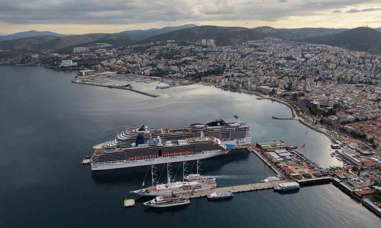 Ayrıntılar Netleşti: Kuşadası Limanı'na yanaşan 4 kruvaziyer ilçeye yaklaşık 6 bin turist getirdi | İşte Tüm A