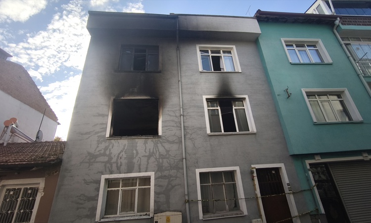 Ayrıntılar Netleşti: Kütahya Bahçelievler'de apartman yangınında dumandan etkilenen kişi hastanede öldü ve Mer