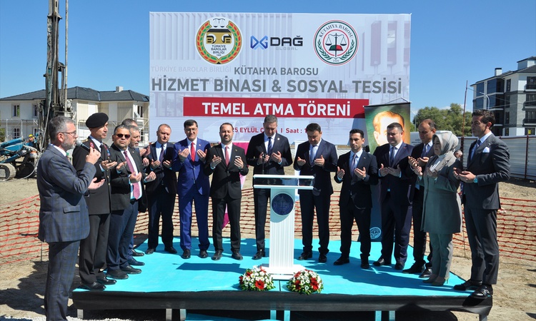 Ayrıntılar Netleşti: Kütahya Barosu'nun avukat hizmet binası için 3 bin 850 metrekarelik alanda temel atıldı v