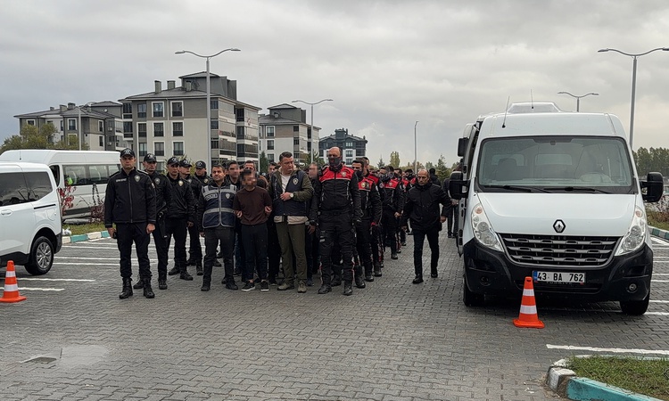 Ayrıntılar Netleşti: Kütahya merkezli 5 ilde yasa dışı bahis operasyonunda 41 şüpheli adliyeye sevk edildi | İ