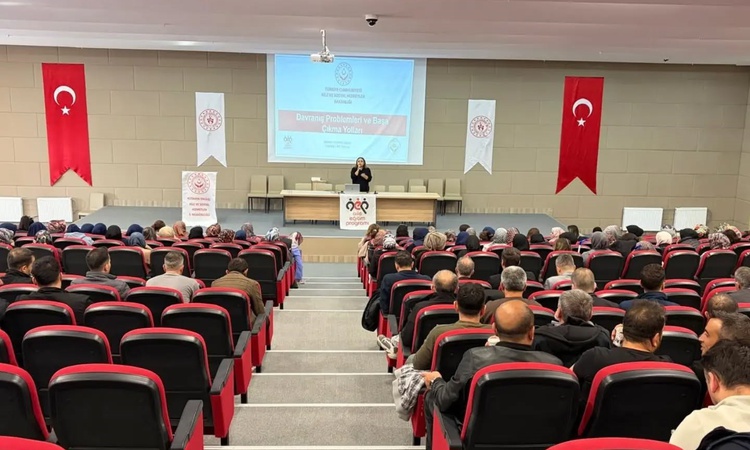 Ayrıntılar Netleşti: Kütahya'da spor personeline aile ve dijital çocuk yetiştirme eğitimi verildi: Gelişmeler
