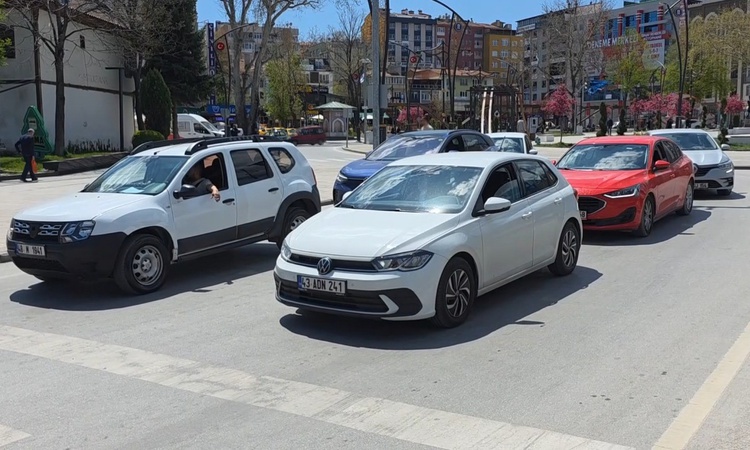 Ayrıntılar Netleşti: Kütahya'da trafiğe kayıtlı motorlu taşıt sayısı ağustos ayında 294 bin 30'a artış grafiği