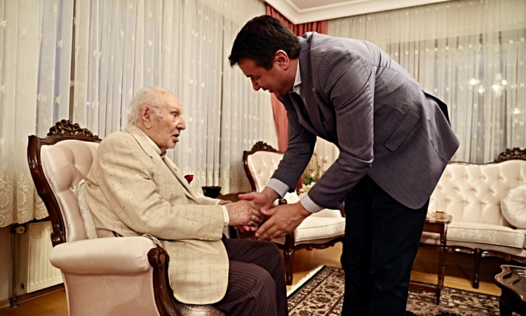 Ayrıntılar Netleşti: Mahmut Arıkan, eski TBMM Başkanvekili Yasin Hatiboğlu’nu ziyaret etti - Son Dakika Bilgil