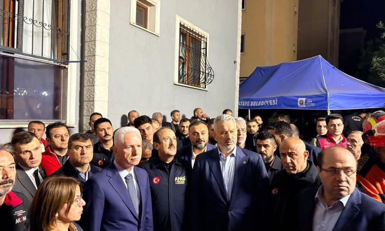 Ayrıntılar Netleşti: Maltepe'de çöken binada 12 kişi enkazdan çıkarıldı, 3 kişi yaşamını yitirdi - Son Dakika
