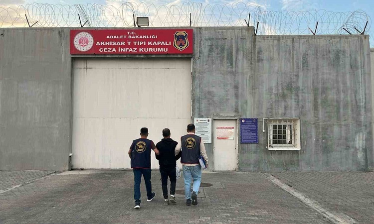 Ayrıntılar Netleşti: Manisa Akhisar'da 78 yıl 11 ay 15 gün hapis cezası bulunan şahsı jandarma yakaladı | İşte