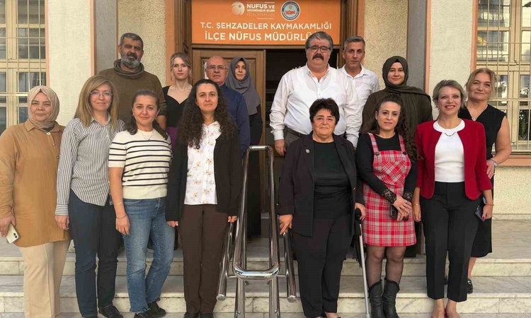 Ayrıntılar Netleşti: Manisa İl Nüfus ve Vatandaşlık Müdürü Güney, 45 yılın ardından törenle emekli oldu | İşte