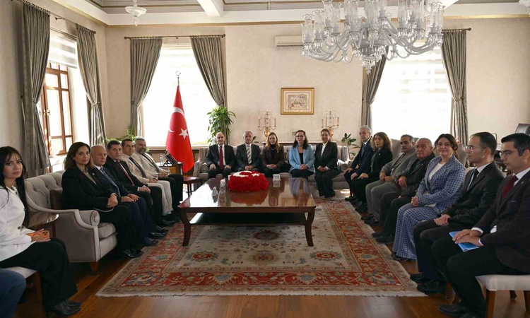 Ayrıntılar Netleşti: Manisa Valisi Özkan, Muhtarlar Günü'nde muhtarları ağırlayıp teşekkür etti