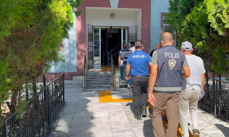 Ayrıntılar Netleşti: Manyas'ta WhatsApp Grubundan Uygulama Noktalarını Paylaşan 7 Şüpheli Yakalandı