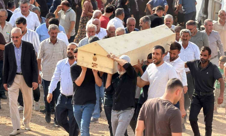Ayrıntılar Netleşti: Mardin Derik'te tarlada ölü bulunan 13 yaşındaki çocuk toprağa verildi - Son Dakika Bilgi