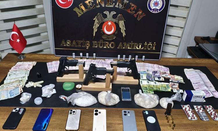 Ayrıntılar Netleşti: Menemen'de uyuşturucu ve silah operasyonunda 5 şüpheli yakalanarak gözaltına sevk edildi