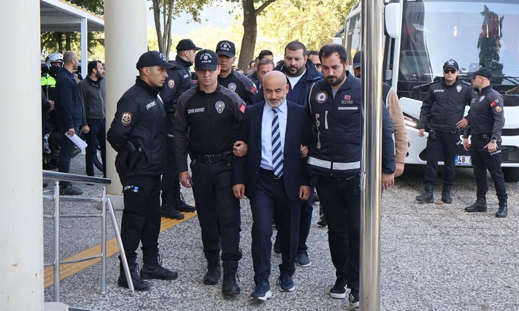 Ayrıntılar Netleşti: Milas Belediyesi soruşturmasında Başkan Topuz ve oğlu dahil 20 kişi adliyeye sevk edildi: