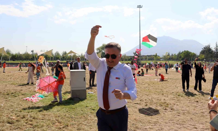 Ayrıntılar Netleşti: Minik öğrenciler ’gökyüzünden’ mesaj verdi - Son Dakika Bilgileri