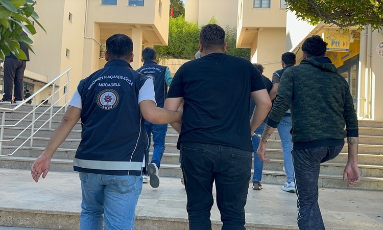 Ayrıntılar Netleşti: Muğla Marmaris'te göçmen kaçakçılığına yönelik operasyonda 4 şüpheli hakkında tutuklama k