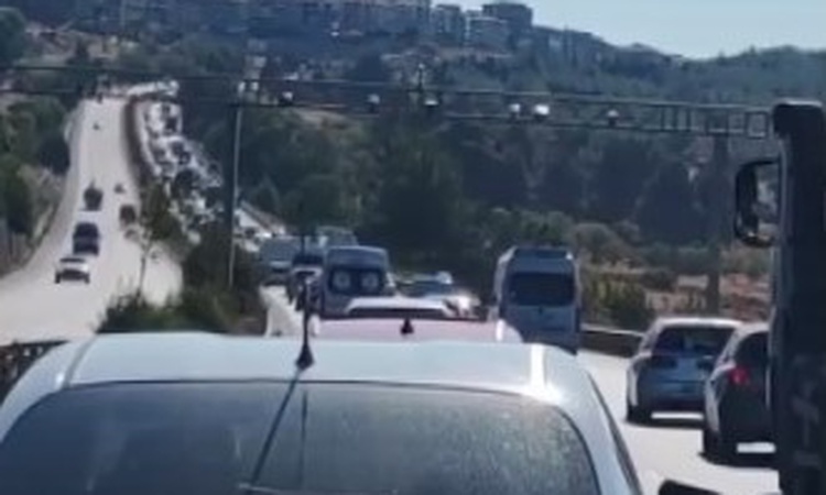 Ayrıntılar Netleşti: Muğla-Yatağan karayolunda 3 araçlı maddi hasarlı kaza uzun araç kuyruğu oluşturdu: Gelişm