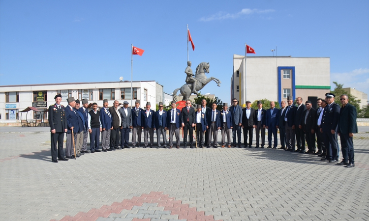 Ayrıntılar Netleşti: Muş Bulanık'ta Gaziler Günü'nde çelenk sunuldu, gaziler onuruna kahvaltı yapıldı: Gelişme