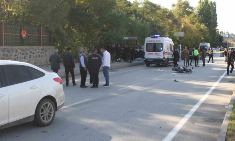 Ayrıntılar Netleşti: Muş Malazgirt'te otomobil motosikletle çarpıştı, 2 kişi yaşamını yitirdi - Son Dakika Bil