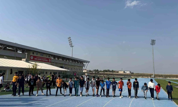 Ayrıntılar Netleşti: Muş'ta genç atletler Sultan Alparslan Spor Kompleksi'nde milli atlet olmaya çalışıyor ve