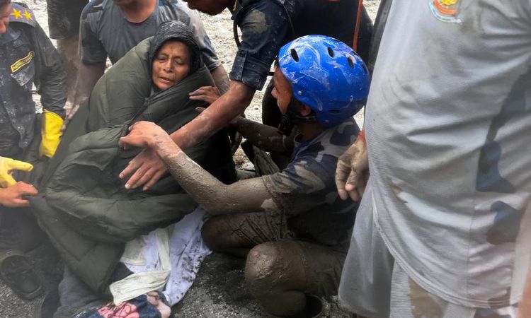 Ayrıntılar Netleşti: Nepal'deki sel ve heyelan felaketinden 10 gün sonra 64 yaşındaki bir kadın sağ kurtarıldı