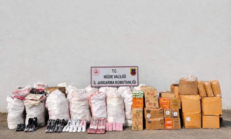 Ayrıntılar Netleşti: Niğde'de jandarma kargo aracında 670 kilogram kıyılmış tütün ele geçirdi ve Merak Edilenl