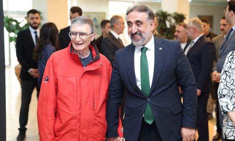 Ayrıntılar Netleşti: Nobel ödüllü Aziz Sancar, Mardin Artuklu Üniversitesinde şeref defterini imzaladı | İşte