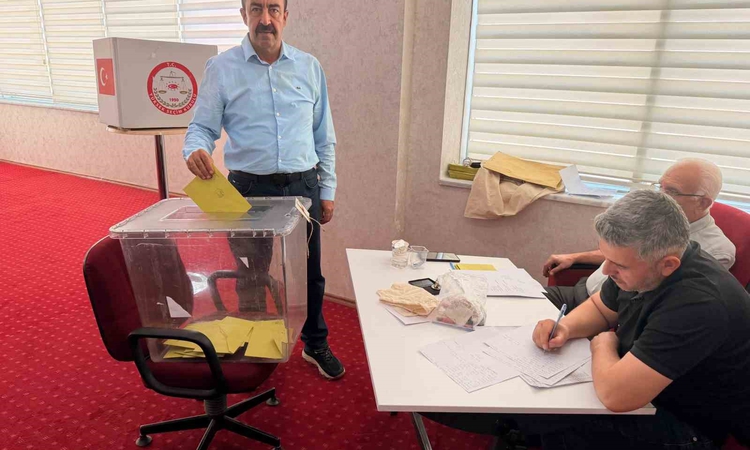 Ayrıntılar Netleşti: Orhan Öztürk, Adıyaman Veteriner Hekimleri Odası başkanlığına yeniden seçildi: Gelişmeler