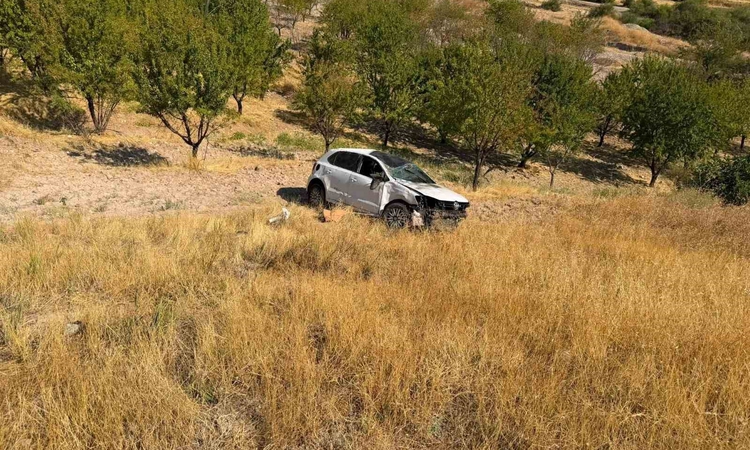 Ayrıntılar Netleşti: Otomobil tarlaya yuvarlandı: 1 yaralı | İşte Tüm Ayrıntılar