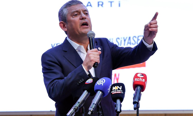 Ayrıntılar Netleşti: Özgür Özel'den ev hapsindeki Dedetaş'a ziyaret
