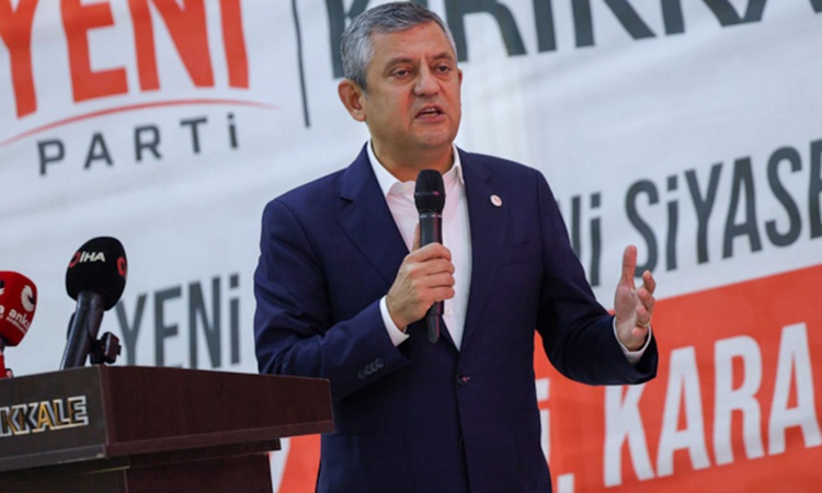 Ayrıntılar Netleşti: Özgür Özel'den yeni transfer iddiaları için zehir zemberek sözler: Yeni ihanetlerle yüzle
