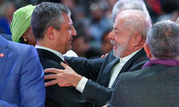 Ayrıntılar Netleşti: Özgür Özel, Lula'nın ve Sırbistan'daki Öğrenciler Listesi'nin zaferini kutladı: Gelişmele