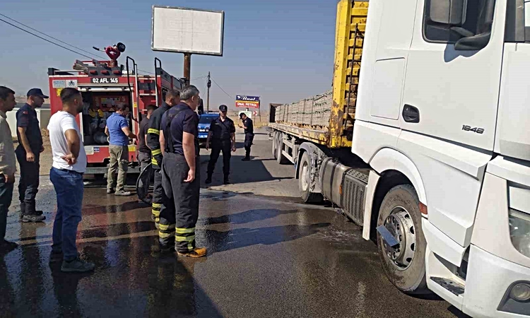 Ayrıntılar Netleşti: Parke taşı yüklü tır alev aldı | İşte Tüm Ayrıntılar