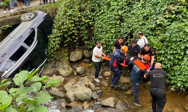 Ayrıntılar Netleşti: Rize Çayeli'de otomobil dere yatağına devrildi, 6 kişi yaralandı | İşte Tüm Ayrıntılar