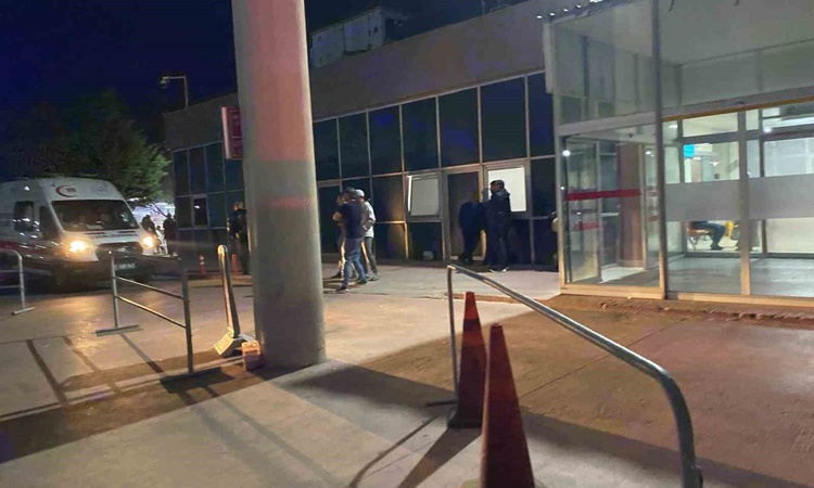 Ayrıntılar Netleşti: Sahil Güvenlik, Ayvalık'ta batan tekneden 8 kişiyi kurtardı, 1 kişi aranıyor