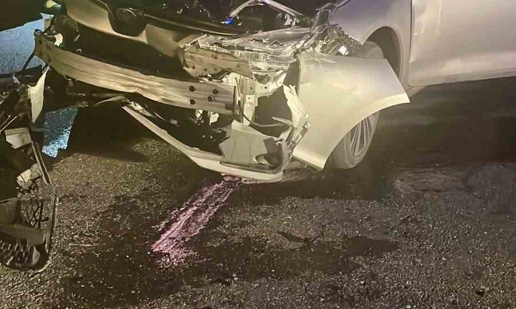 Ayrıntılar Netleşti: Sakarya'nın Kaynarca ilçesinde otomobil bariyere çarptı, 2 kişi hafif yaralandı