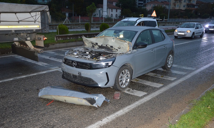 Ayrıntılar Netleşti: Samsun Havza'da tırla çarpışan otomobildeki 2 yaralı hastaneye kaldırıldı