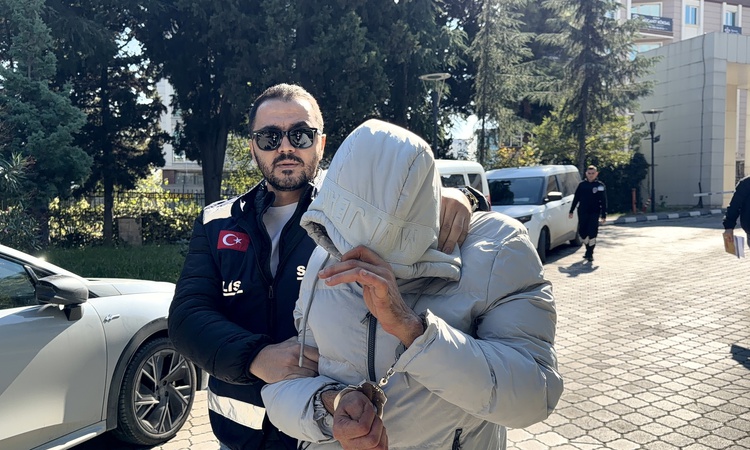 Ayrıntılar Netleşti: Samsun İlkadım'da kıskançlık iddiasıyla eşini bıçakla yaralayan Ali Ç. yakalanarak gözalt