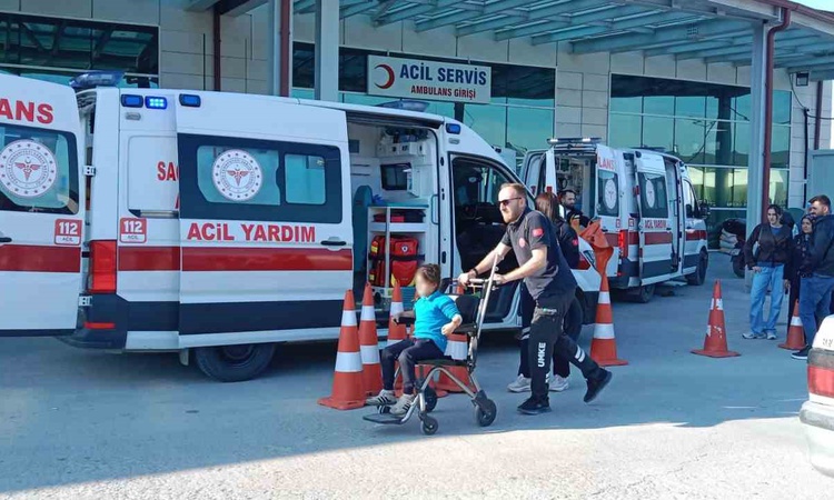 Ayrıntılar Netleşti: Samsun Vezirköprü'de yemek sonrası rahatsızlanan 9 öğrenci hastaneye kaldırıldı