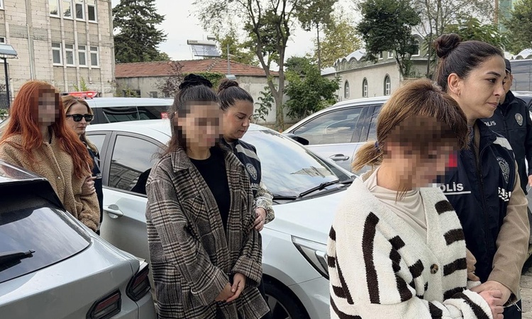 Ayrıntılar Netleşti: Samsun'da yasak aşk kavgası! 3 kız kardeşin saldırısında burnu kırıldı - Son Dakika Bilgi