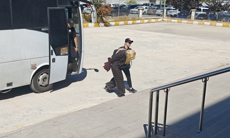 Ayrıntılar Netleşti: Sanal medya ünlüsü Çağla Öz Tançalan, adliyeye sevk edildi: Gelişmeler Takip Ediliyor