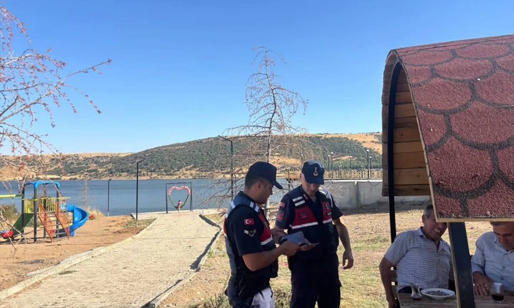 Ayrıntılar Netleşti: Sandıklı'da jandarma denetiminde 320 kişi sorgulandı, 5 bin lira ceza uygulandı - Son Dak