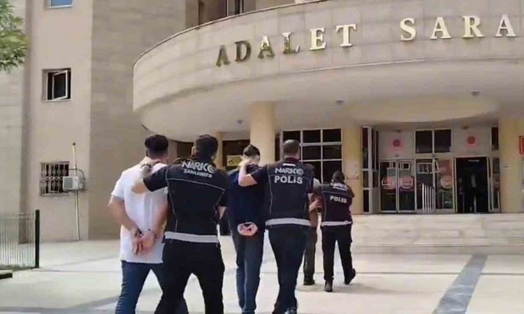 Ayrıntılar Netleşti: Şanlıurfa'da iki operasyonda 2 kilo 500 gram skunk ele geçirildi, 2 kişi hakkında tutukla
