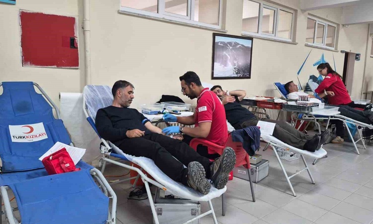 Ayrıntılar Netleşti: Sarıkamış MYO ve Turizm Fakültesi öğrencileri Kızılay'a kan bağışında bulundu ve Merak Ed